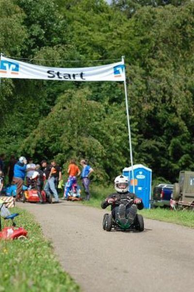 seifenkisten_und_bobbycar_rennen_wuertingen_27.06.09_pfisterer_6 (jpg)