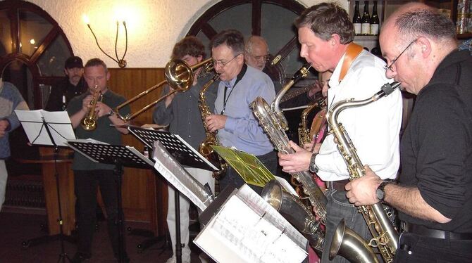 Ein Teil der Tübinger »Nervenband« in ihrem 25. Jahr (von rechts): Peter Winkler, Ulf Schreiner, Gottfried Hermelink, Hermann Ma