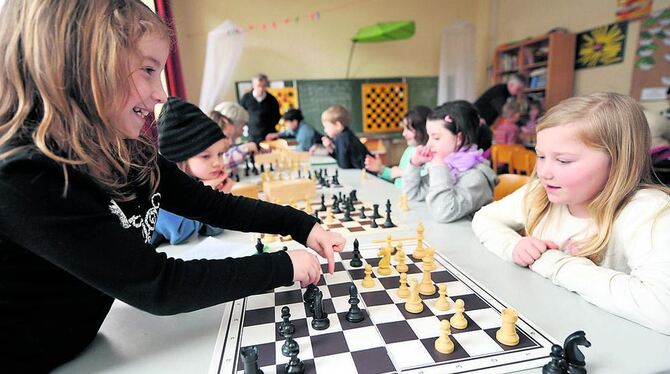 Schach dem Lernstress. Wissenschaftler aus acht EU-Ländern wollen herausfinden, was dazu beiträgt, dass Kinder möglichst gut in