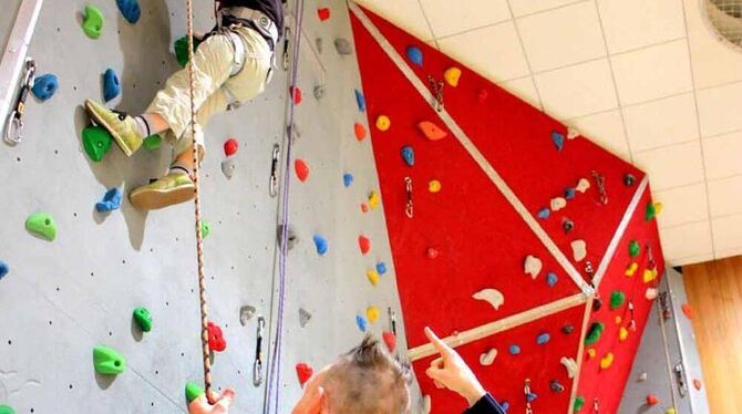 Herzstück der renovierten Halle ist die Kletterwand. FOTO: STRÖHLE