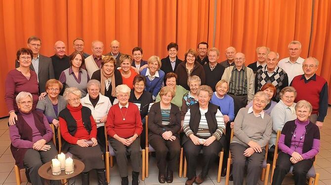 Auch wenn sie Mitglieder des Bestattungschors sind - die Sängerinnen und Sänger haben jede Menge Spaß. FOTO: TRINKHAUS