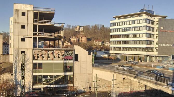 Hässliches Tübinger Wahrzeichen seit zehn Jahren: Der einst geplante Konzertsaal als Bauruine. ARCHIV-FOTO: NIETHAMMER