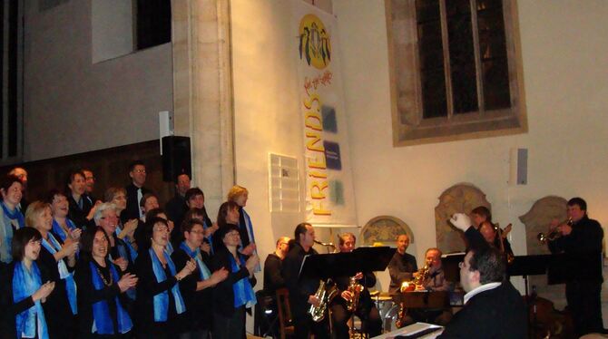 Begeisterten: Gospelchor »Friends« und THW-Band »Glass 'n' Brass«. FOTO: FRIEDRICH