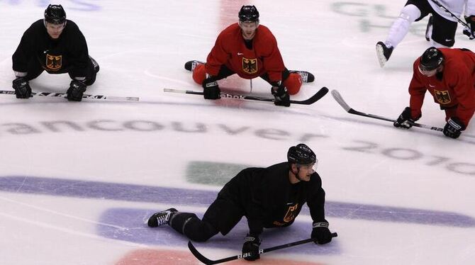 Die deutsche Eishockey-Nationalmannschaft beim Training in Vancouver.