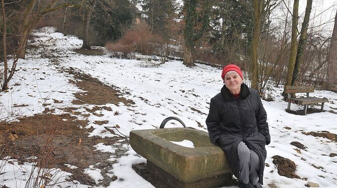 Gudrun Schmidt und das »Wöhrwoldbrünnele«: Als Kind spielte sie auf dem prachtvoll verzierten Brunnenstock, der später zerstört