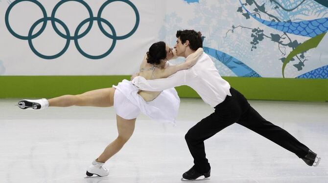 Goldig gelaufen sind die kanadischen Eistänzer Tessa Virtue und Scott Moir.