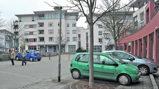 Schickes Ambiente, aber wenig Leben: Der Walter-Gropius-Platz im Hohbuch mickert vor sich hin. FOTO: NIETHAMMER