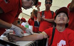 politik_blutspende_bankok_protest_dpa_ap_1 (jpg)