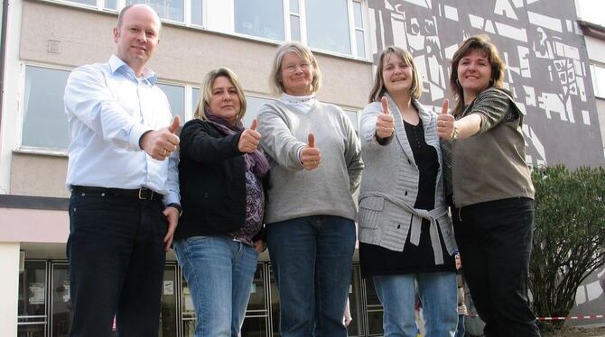 Gut gemacht, signalisieren die Elternbeiratsvorsitzenden (von links) Peter Strobel (Dußlingen), Susanne Grundler (Nehren), Chris