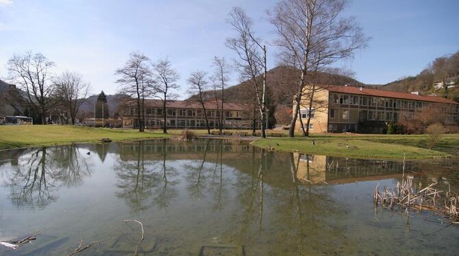 Die Kaufmännische Schule wird abgerissen und durch einen Neubau ersetzt. Im Herbst soll's losgehen, im Frühjahr 2012 soll die ne