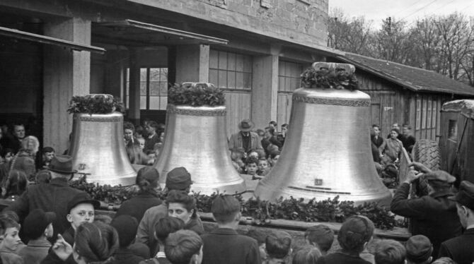 »Dicht gedrängt stehend«, berichtete der Echaz-Bote, bestaunten die Pfullinger die neuen Glocken. FOTO: ARCHIV BURGEMEISTER