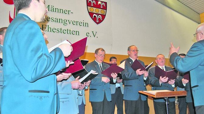 Ein Leben für die Musik: 70 Jahre lang hat Karl Hölz mehrere Chöre dirigiert und die Orgel in verschiedenen Kirchen gespielt. FOTO: GEA-ARCHIV