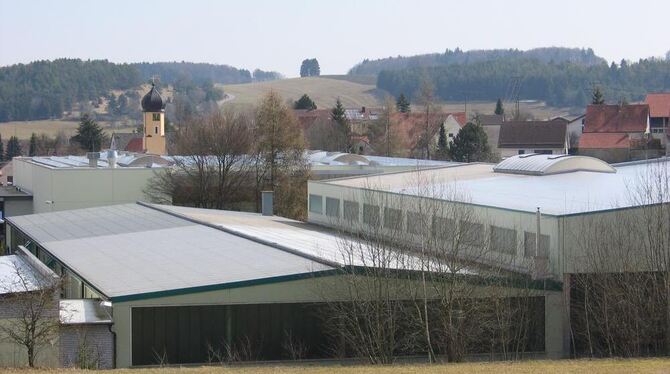 Entwicklung im Dorf: Die Eglinger Firma Knupfer will weiter wachsen. Ein Ausbau in zwei Schritten ist vorgesehen. GEA-FOTO: OELK