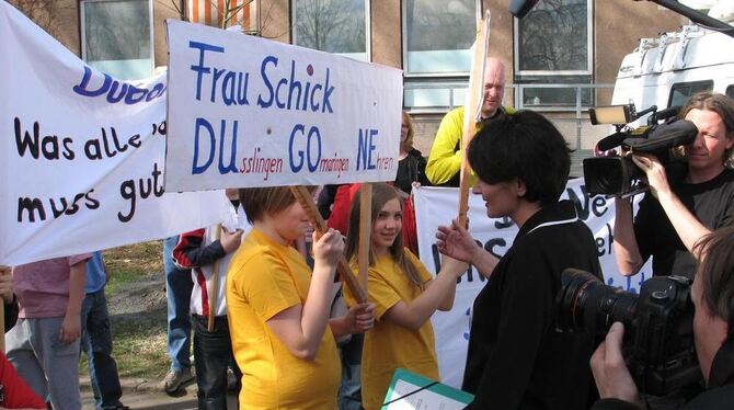 Baden-Württembergs Kultusministerin Marion Schick lobte in Tübingen den Einsatz der Schüler. Doch in der Sache blieb sie hart. G