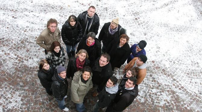 Christa Herter-Dank (Mitte, blond) und Alexandra Waller (vorn, grüner Parka) inmitten ihrer Schützlinge. GEA-FOTO: FINK