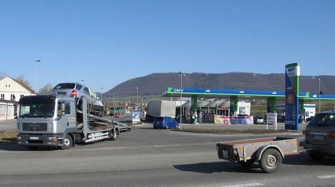 Die Tankstelle steht schon lange, im dahinterliegenden Gewerbegebiet Braike-Wangen haben zudem zwei Unternehmen gebaut: Schon he