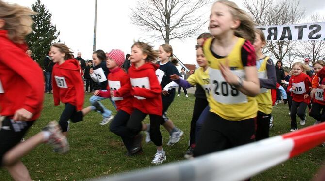 Auf die Plätze fertig los: Die jüngsten Sportler waren zwölf Jahre alt.  FOTO: BEDU