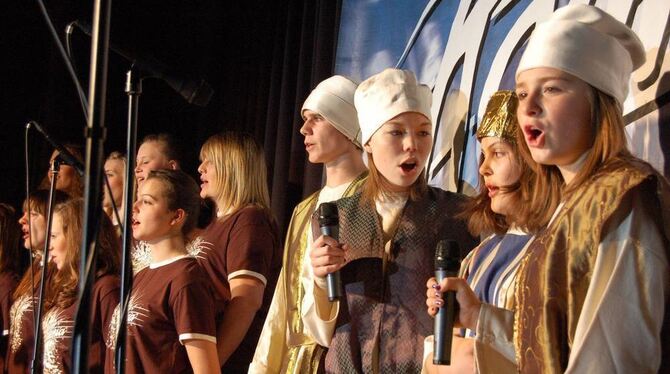 Apostelgeschichte als Musical: Adiona-Chormitglieder in Gomaringen. FOTO: ULP