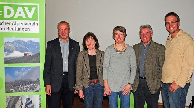 Der neue Vorstand des Alpenvereins Sektion Reutlingen (von links): Helmut Kober (Erster Vorsitzender), Ingrid Schulz (Zweite Vor