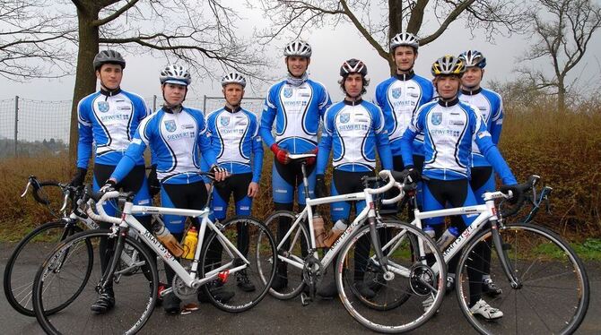 Das Radsport-Team des TSV Betzingen in der Saison 2010. Von links: Marcel-Lino Dangel, Alexander Benkendorf, Marc Landmann, Eman