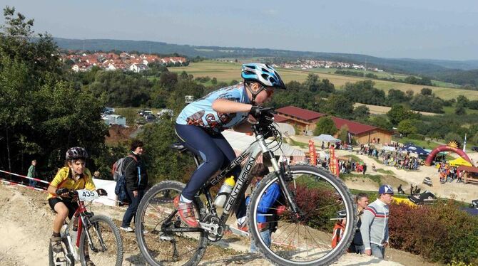 Der Hügel des Anstoßes: Während Rennen auf dem Bikeparkgelände (im Hintergrund) nicht infrage gestellt sind, entzündet sich die