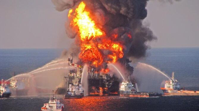 Erst hat sie gebrannt, mittlerweile ist die Bohrinsel »Deepwater Horizon« untergegangen.