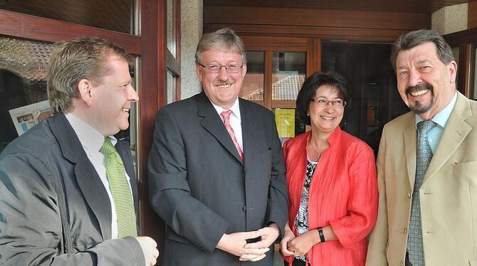 So wie Mike Münzing aus Münsingen (links) und Kollege Robert Riehle, Hayingen (rechts) waren gestern zahlreiche Bürgermeister na