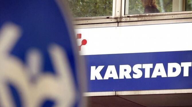 Die 25 000 Karstadt-Beschäftigten sowie Vermieter und Dienstleister hatten sich bereits im Insolvenzplan zu Einschnitten in M