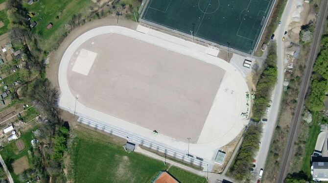 Ganz in Weiß erstrahlt: Das Einwiesen-Stadion soll im Juni fertig werden. FOTO: SCHLEGEL