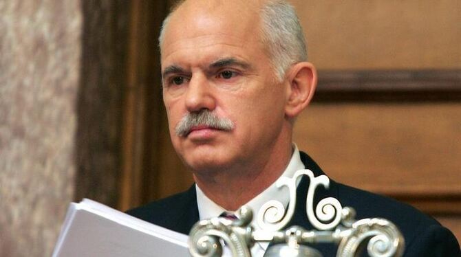 Griechenlands Regierungschef Papandreou mit ernster Miene: Die Ratingagentur Standard & Poor's hat das Rating für griechische St