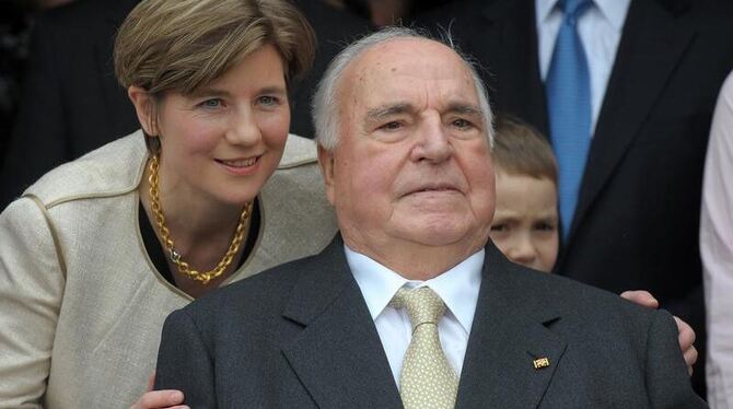 Altkanzler Helmut Kohl und seine Ehefrau Maike Kohl-Richter an Kohls 80. Geburtstag am 3. April. Altkanzler Helmut Kohl und seine Ehefrau Maike Kohl-Richter an Kohls 80. Geburtstag am 3. April.