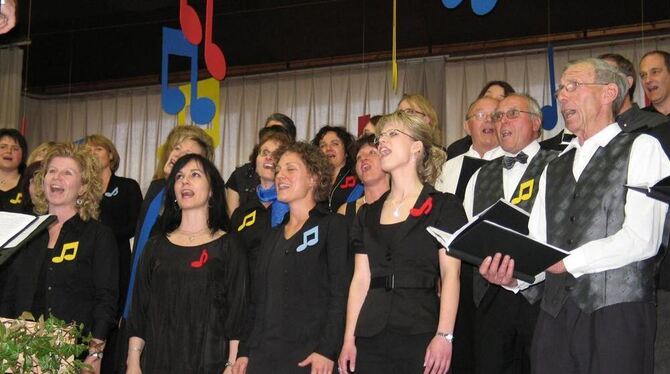 Undingens Singgemeinschaft überzeugte wieder einmal mit einem Konzert in der Steinbühlhalle. FOTO: MOTZKE