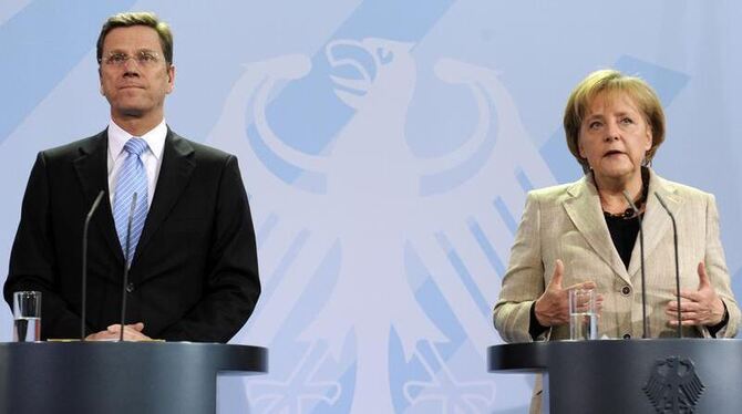 Bundeskanzlerin Angela Merkel und Vizekanzler Guido Westerwelle sagten Spekulanten den Kampf an.