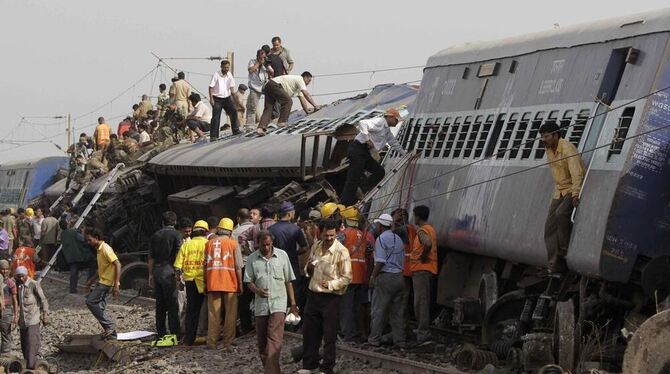 Chaos nach dem Anschlag auf den Expresszuges nach Mumbai.