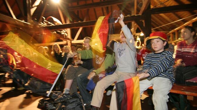 Gut was los: Kelter-Public-Viewing während der Handball-WM 2007. GEA-ARCHIVFOTO: FINK