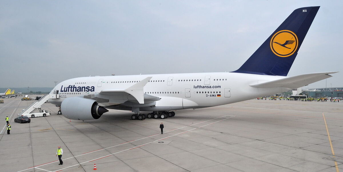 Riesen-Airbus A 380 in Stuttgart