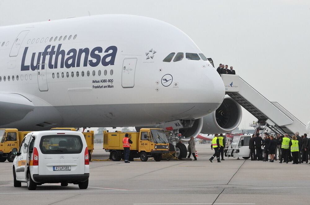 Riesen-Airbus A 380 in Stuttgart