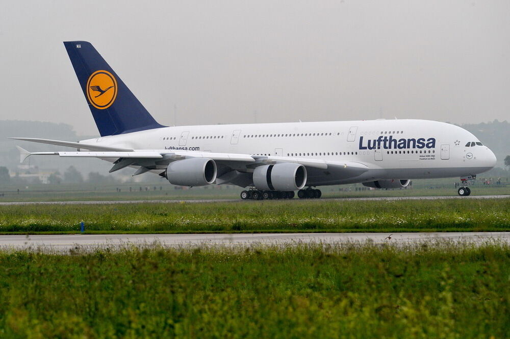 Riesen-Airbus A 380 in Stuttgart