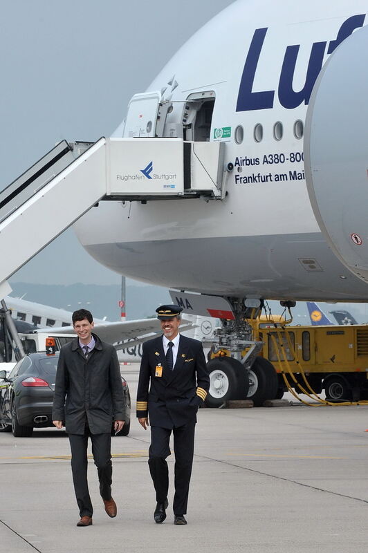 Riesen-Airbus A 380 in Stuttgart