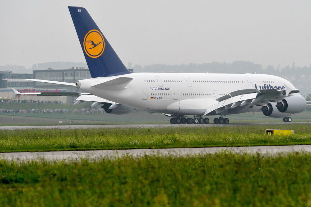 Riesen-Airbus A 380 in Stuttgart