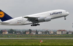 Riesen-Airbus A 380 in Stuttgart