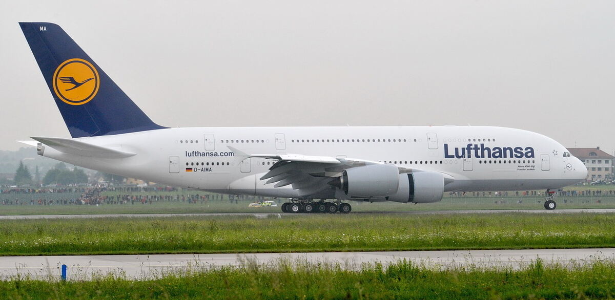 Riesen-Airbus A 380 in Stuttgart