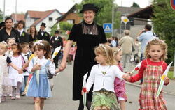 Groß und Klein waren am Wochenende in Altenburg mit Feuereifer bei der Sache: Mit historischen Kostümen und Trachten sorgten run