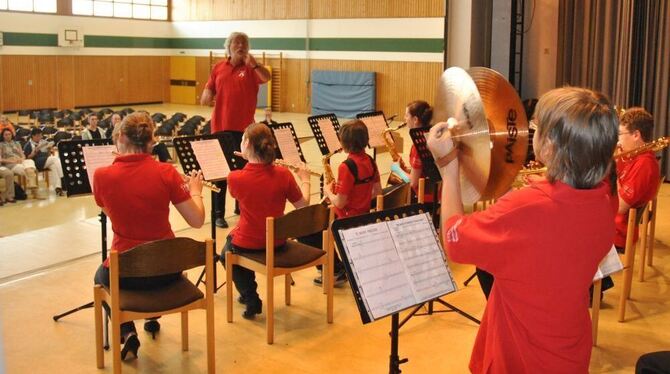 Das Jugendblasorchester des Musikvereins Nehren mit Dirigent Klaus Lange war eine der über zwanzig Kapellen, die beim Wertungssp