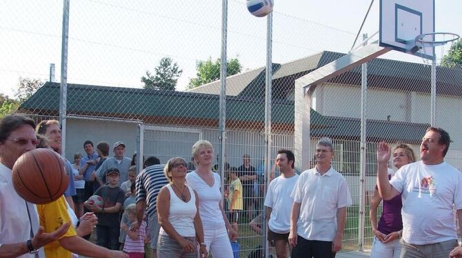 Der Platz dient Fußballern, Basketballern und Volleyballern gleichermaßen. FOTO: SANDER