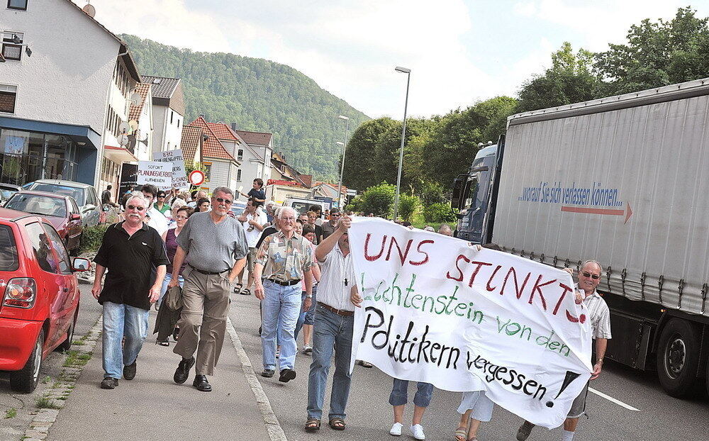 Lichtensteiner demonstrieren gegen Verkehrschaos