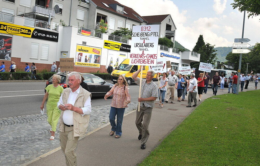 Lichtensteiner demonstrieren gegen Verkehrschaos