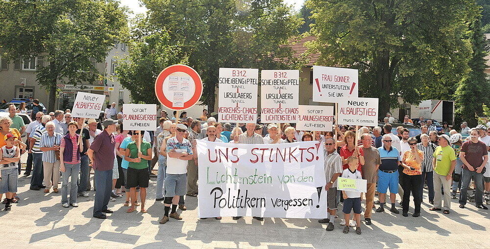 Lichtensteiner demonstrieren gegen Verkehrschaos