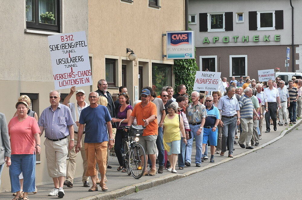 Lichtensteiner demonstrieren gegen Verkehrschaos