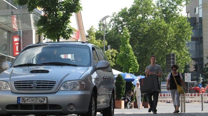 Nur Fußgängern oder auch Autofahrern: Wem soll die Reutlinger Straße dienen? Die Antwort ist seit Langem umstritten. GEA-FOTO: F